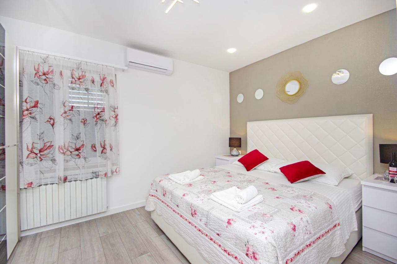Villa Naomi Σπλιτ Εξωτερικό φωτογραφία